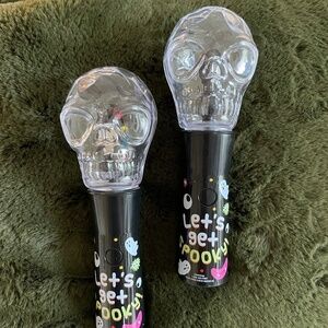 SET OF 2 HALLOWEENS SKULL LIGHT SPINNERS
